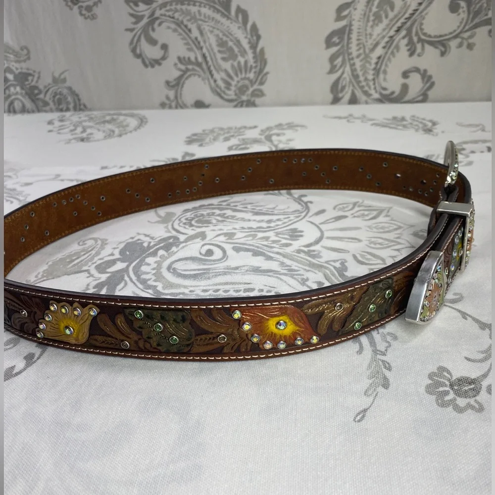 Vintage Western Cowgirl Leather Belt with Silver Colored Buckle And Rhinestones‎